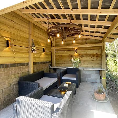 Riverside 2 Bedroom Townhouse With Car Charger Abergavenny Dış mekan fotoğraf