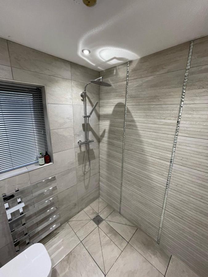 Riverside 2 Bedroom Townhouse With Car Charger Abergavenny Dış mekan fotoğraf