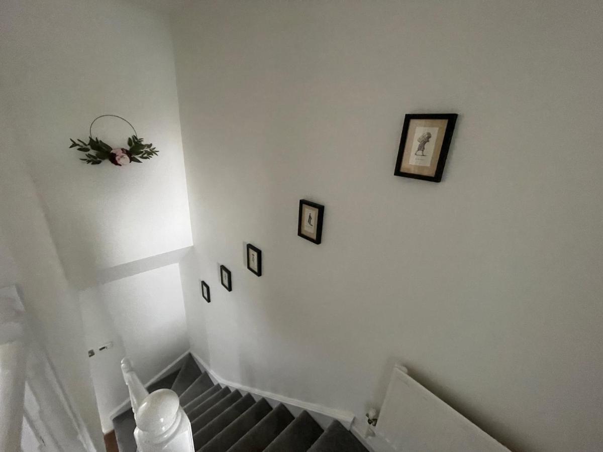 Riverside 2 Bedroom Townhouse With Car Charger Abergavenny Dış mekan fotoğraf