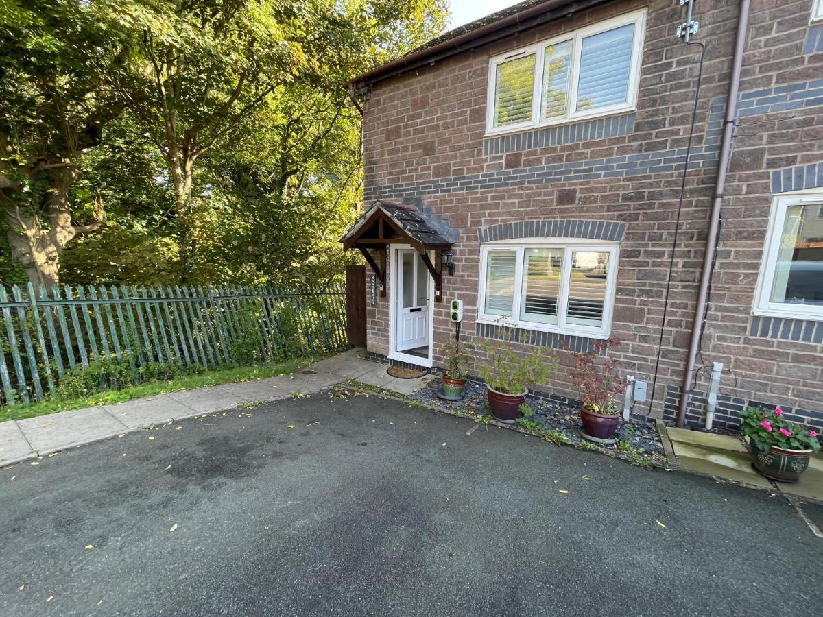 Riverside 2 Bedroom Townhouse With Car Charger Abergavenny Dış mekan fotoğraf
