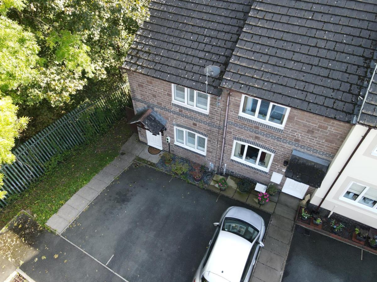 Riverside 2 Bedroom Townhouse With Car Charger Abergavenny Dış mekan fotoğraf