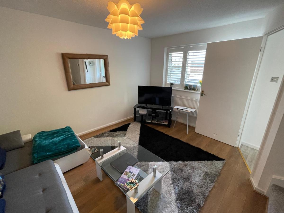 Riverside 2 Bedroom Townhouse With Car Charger Abergavenny Dış mekan fotoğraf