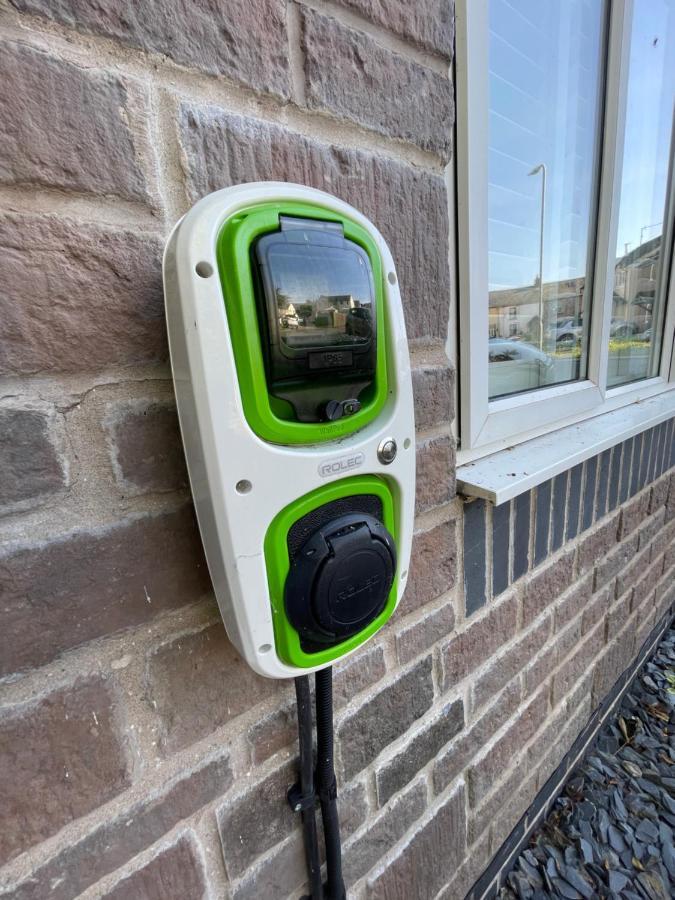 Riverside 2 Bedroom Townhouse With Car Charger Abergavenny Dış mekan fotoğraf