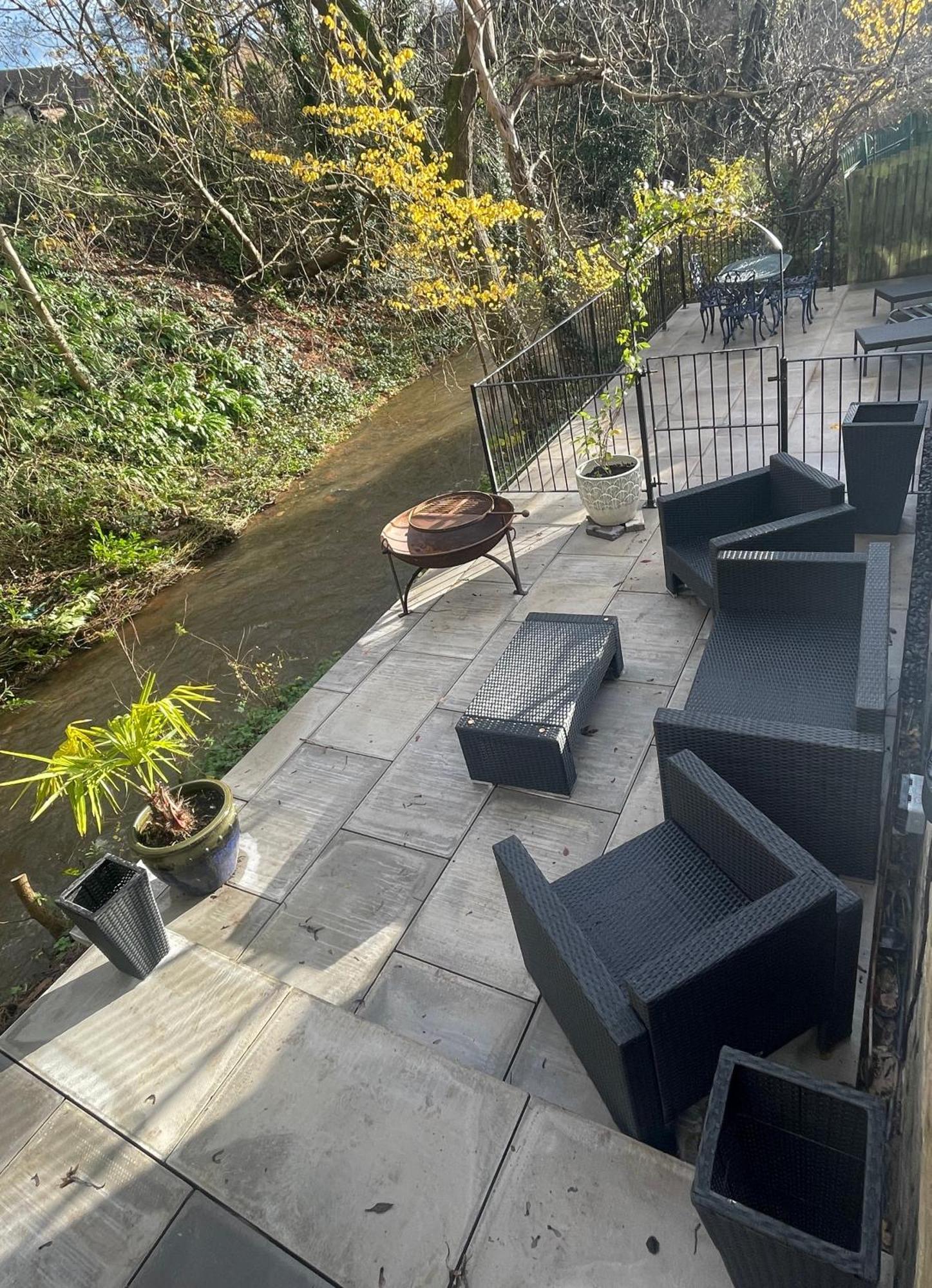 Riverside 2 Bedroom Townhouse With Car Charger Abergavenny Dış mekan fotoğraf