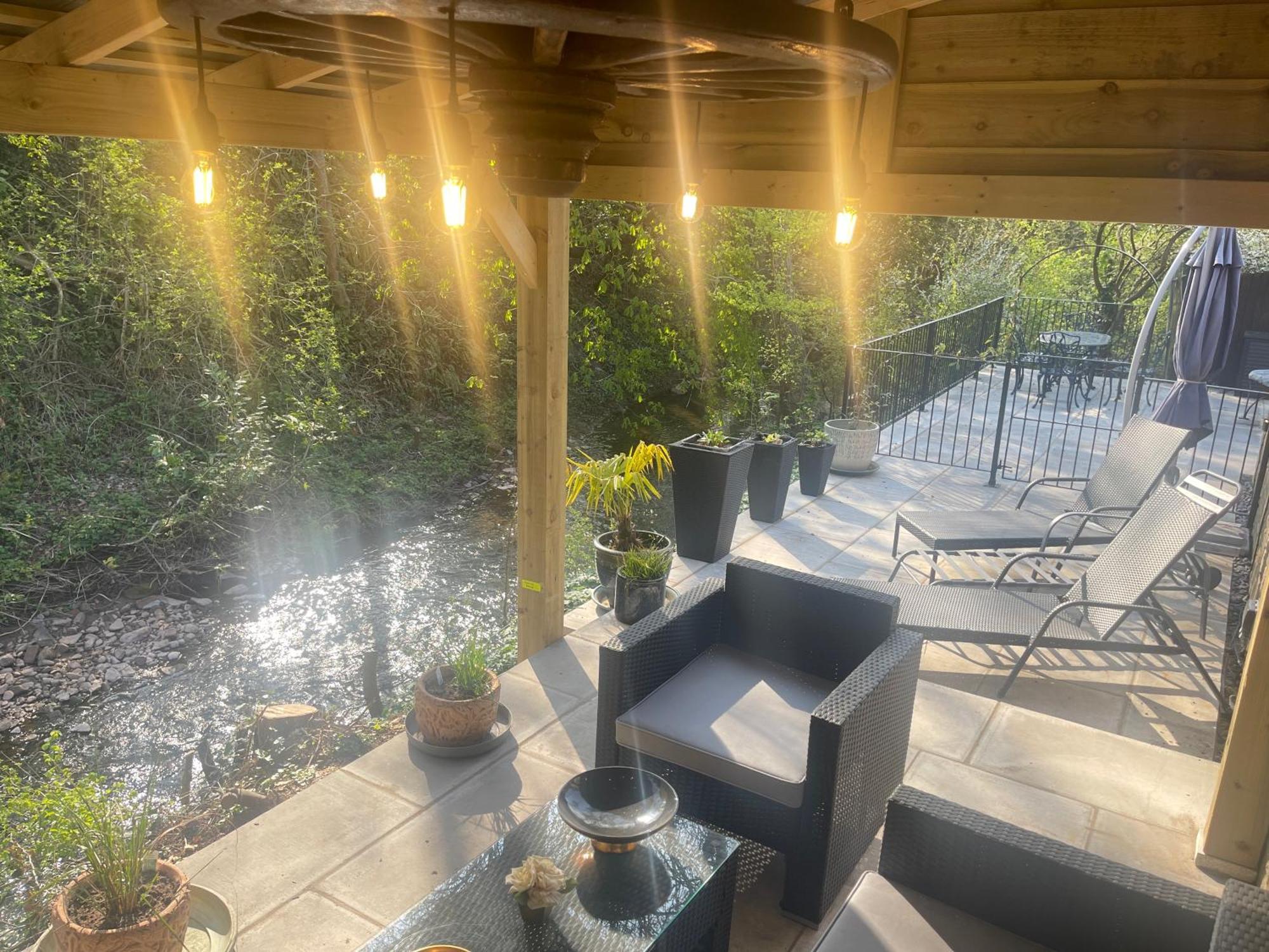 Riverside 2 Bedroom Townhouse With Car Charger Abergavenny Dış mekan fotoğraf